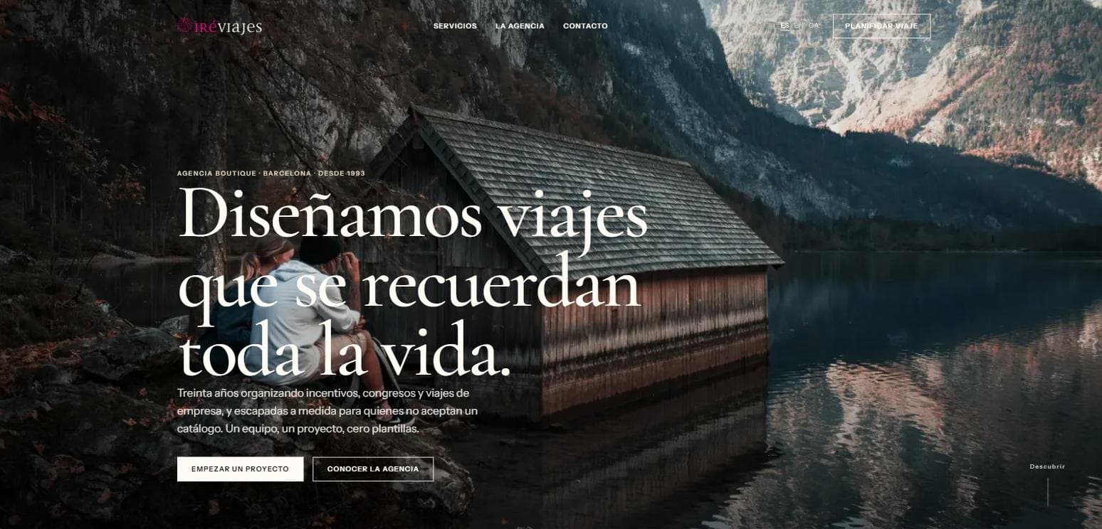 Portada de la web de iReViajes con el titular principal y los accesos a servicios, agencia y contacto.